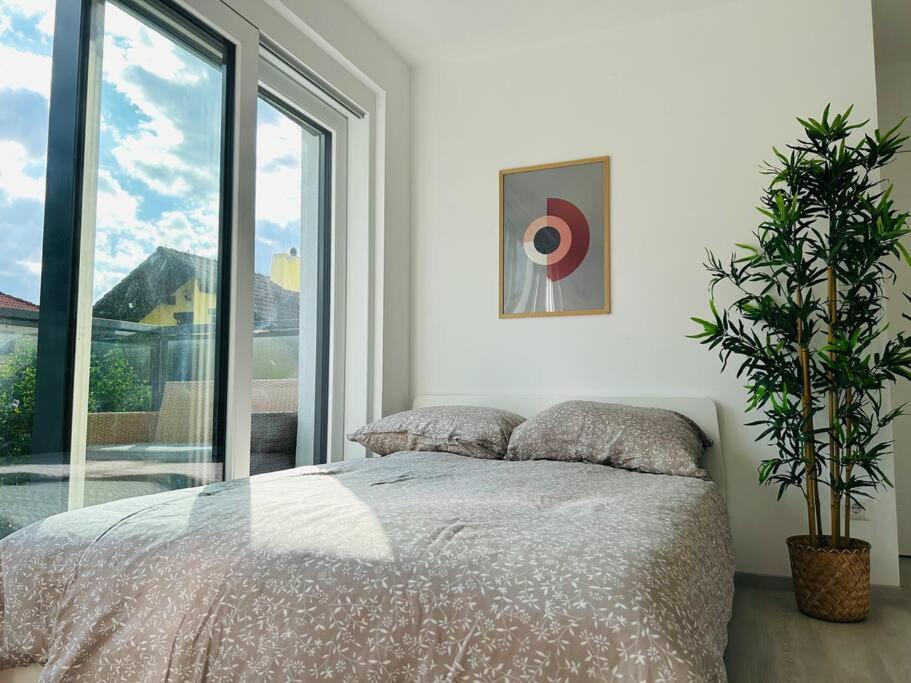 Sunny Modern Apartment With Balcony - Free Parking فيينا المظهر الخارجي الصورة